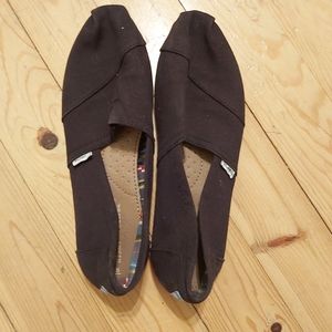 TOMS black size 9.5